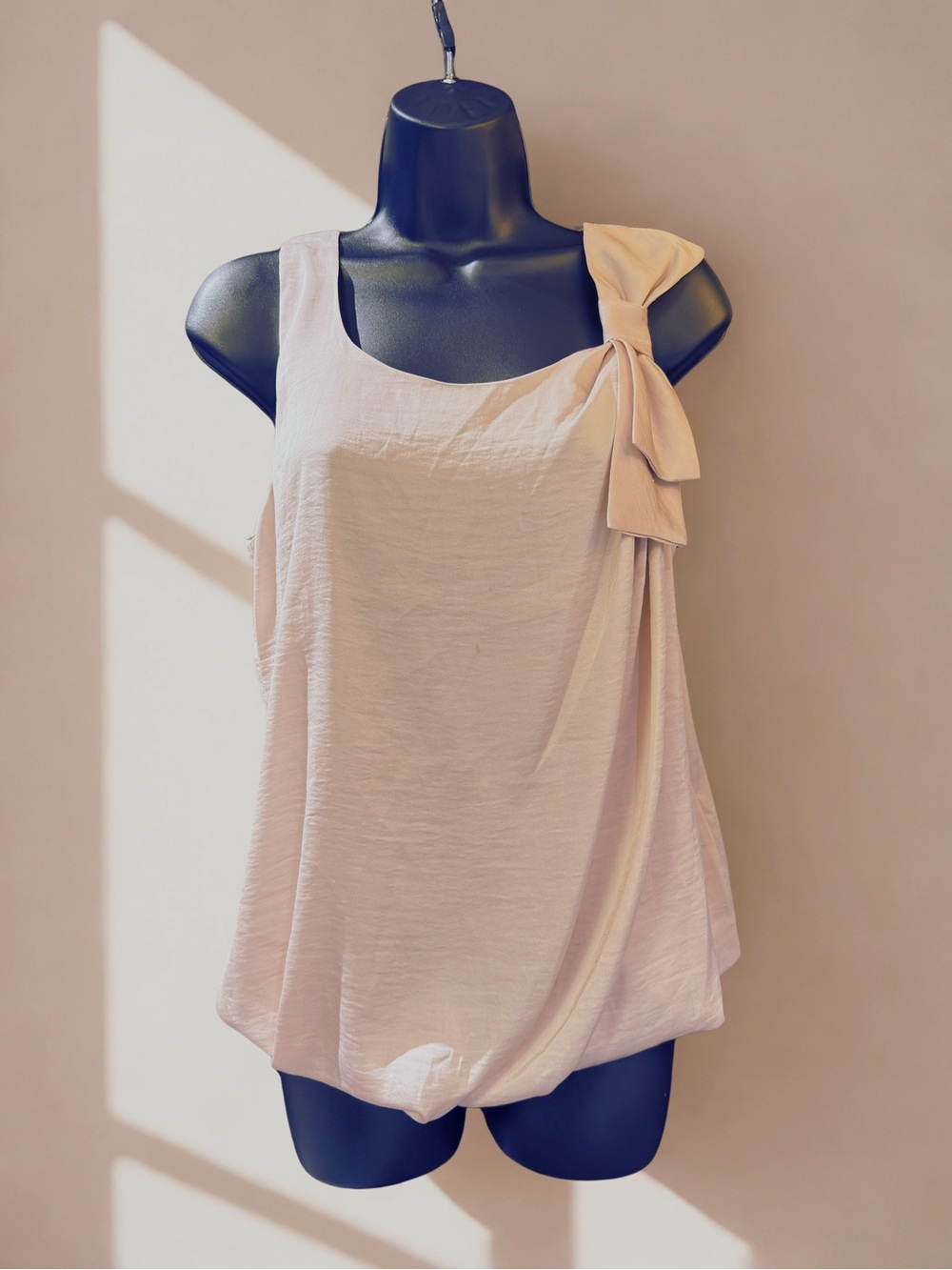 Elegant Women’s Light Pink Sleeveless Bow Blouse – Classic Draped Top